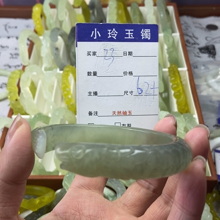 蛇纹石玉未镶嵌手镯