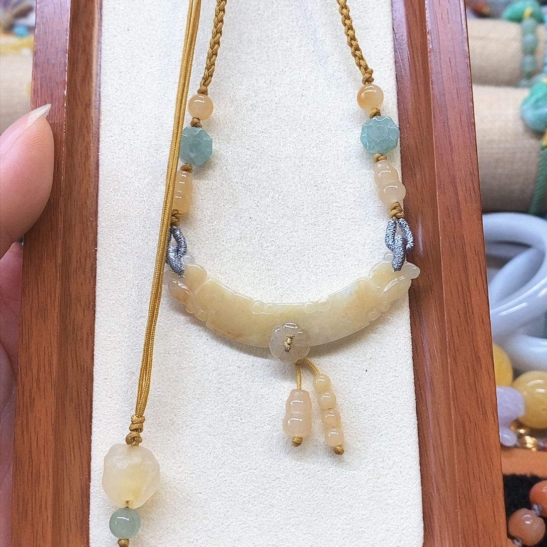 翡翠颈饰未镶嵌翡翠挂件