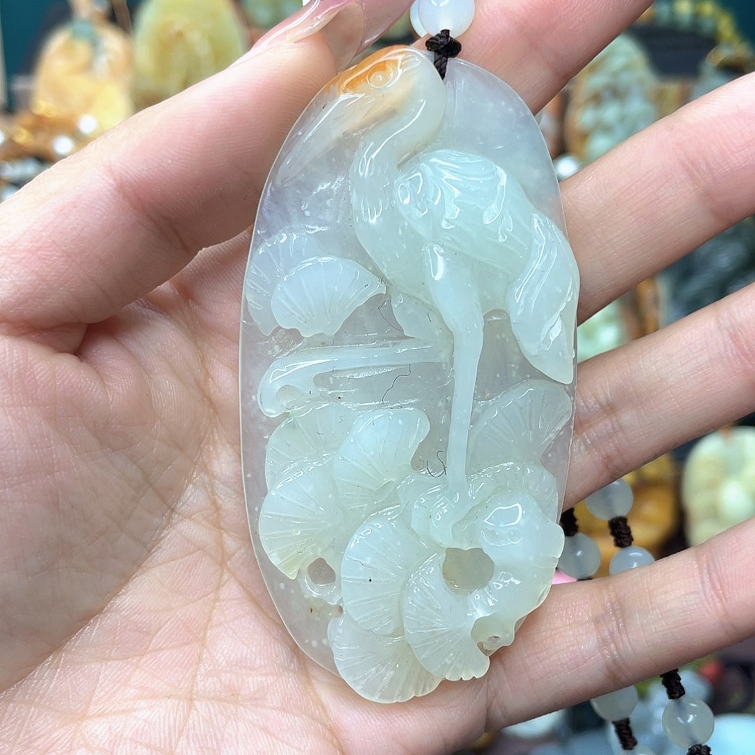 蛇纹石玉颈饰未镶嵌