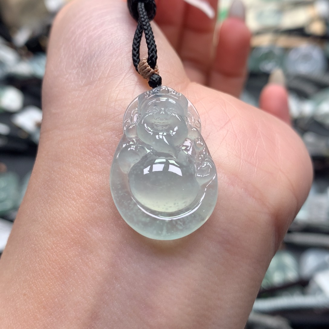 翡翠颈饰未镶嵌财神