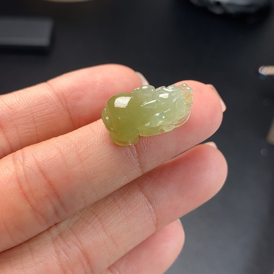 翡翠未镶嵌颈饰貔貅