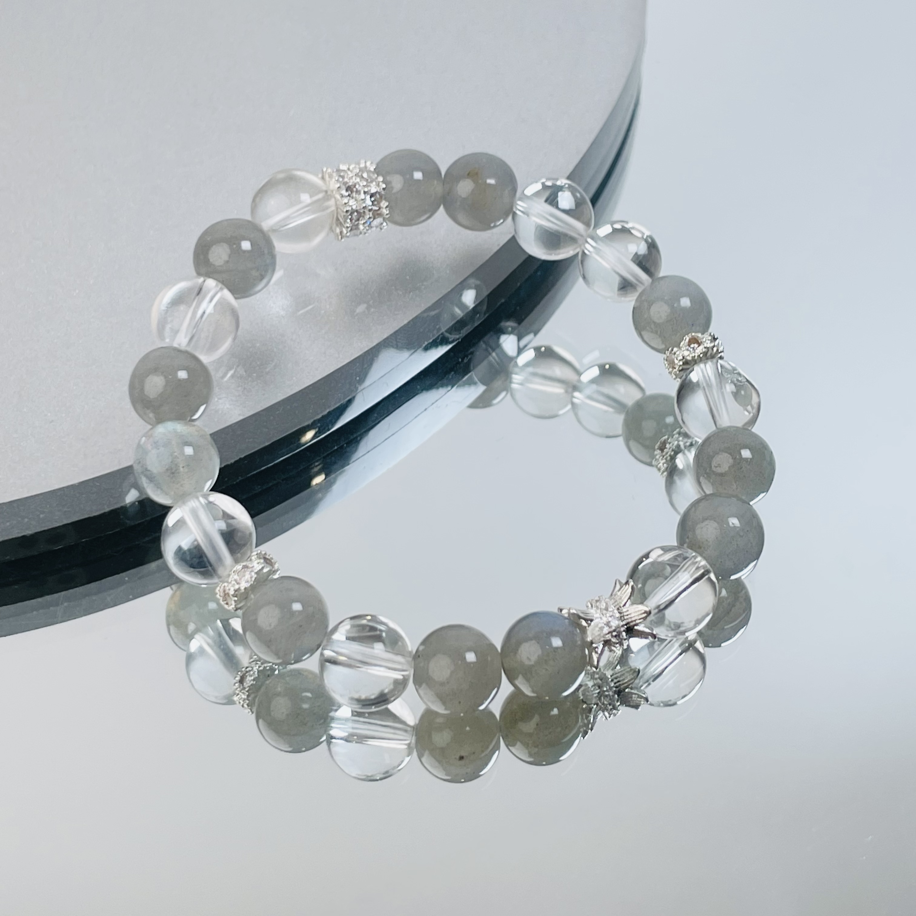 【010 灵境传奇】灰月光白水晶手串8-9mm面小仙多样性发其一