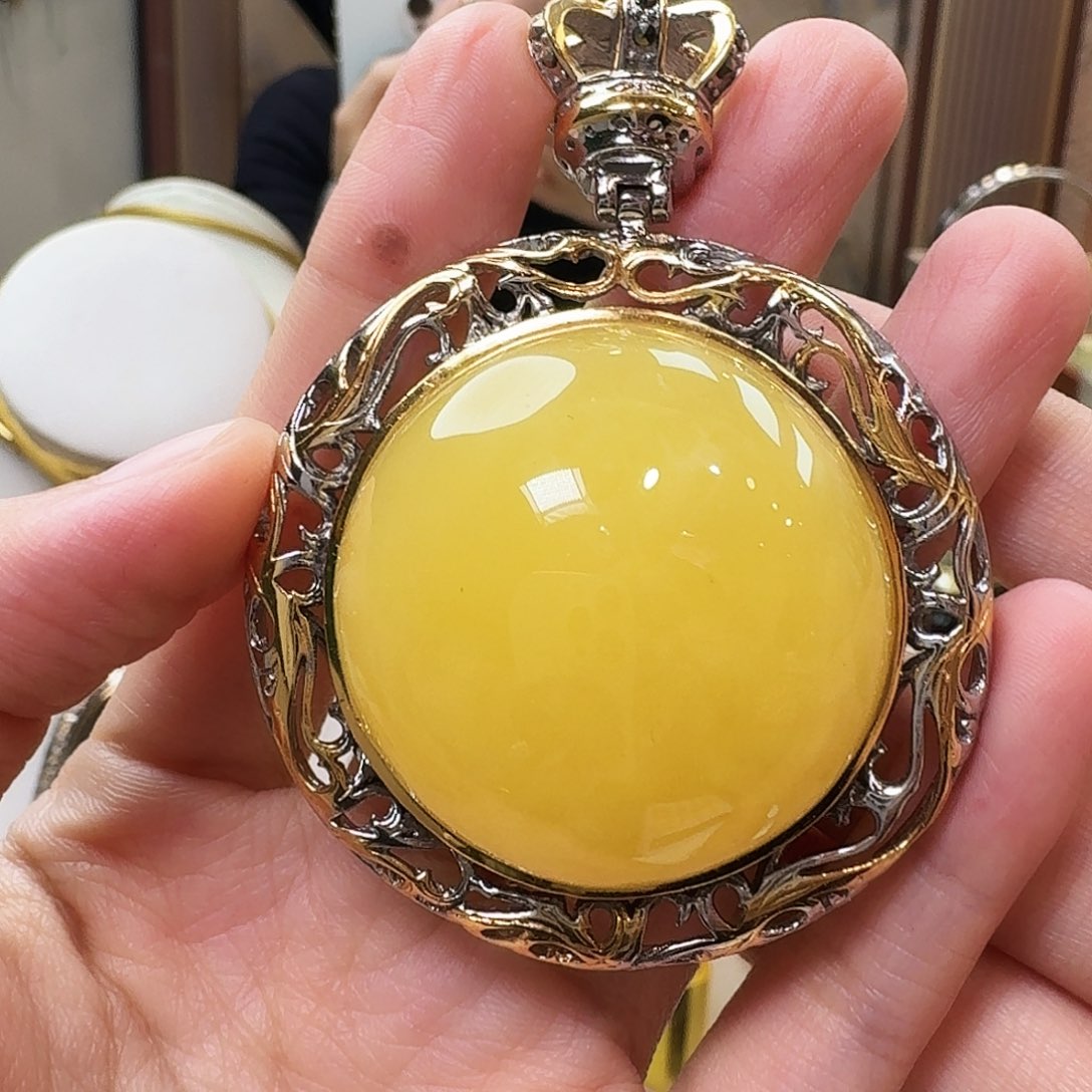 琥珀未镶嵌颈饰吊坠
