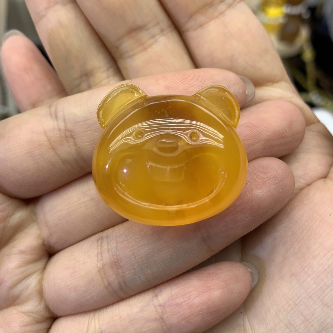 天然琥珀蜜蜡大牙熊头