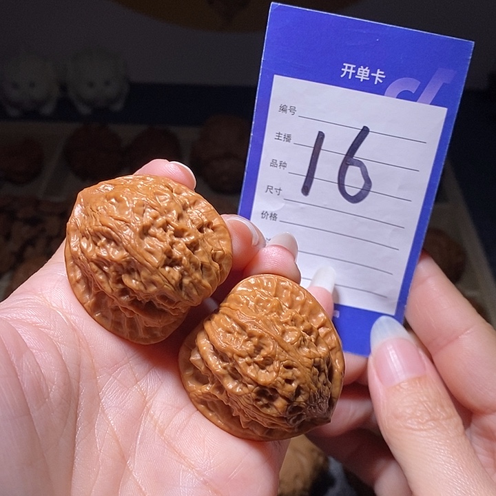 把件文玩核桃金牛37左右