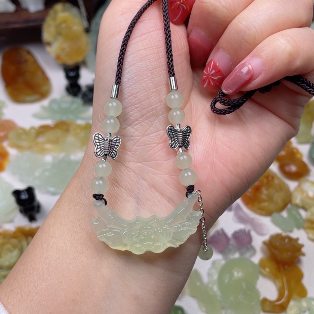 蛇纹石玉颈饰未镶嵌