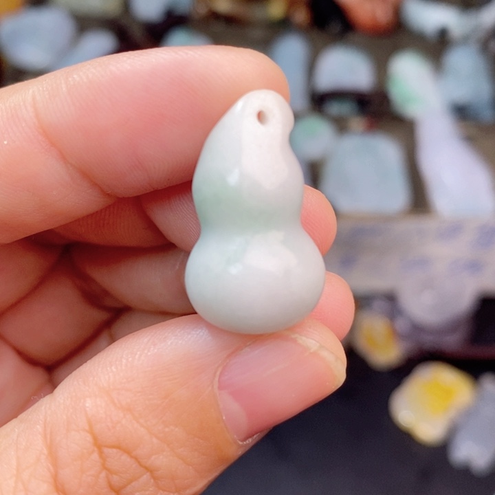 翡翠颈饰未镶嵌葫芦