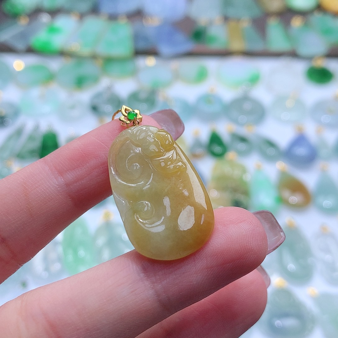 翡翠颈饰未镶嵌翡翠