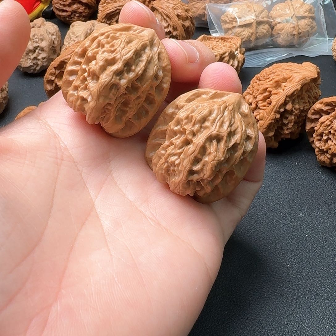 文玩核桃吊坠野狼33