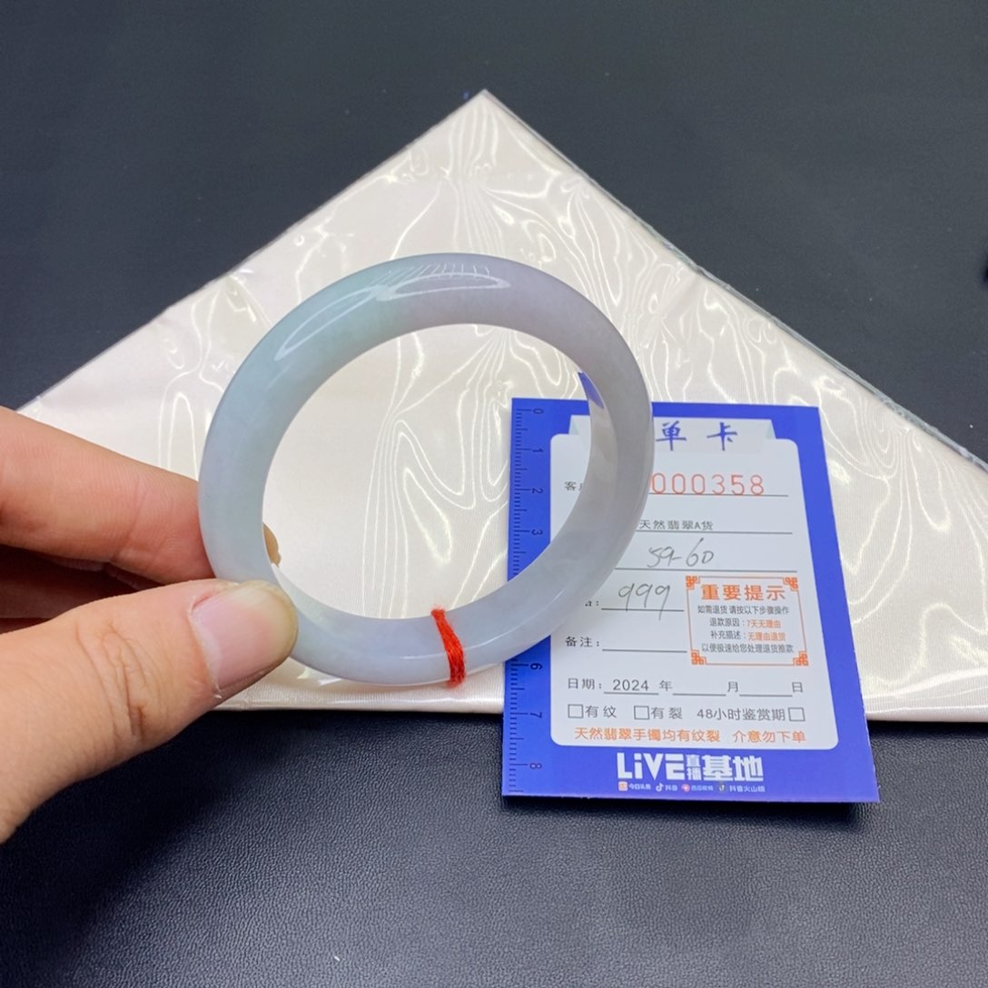 翡翠手镯未镶嵌翡翠