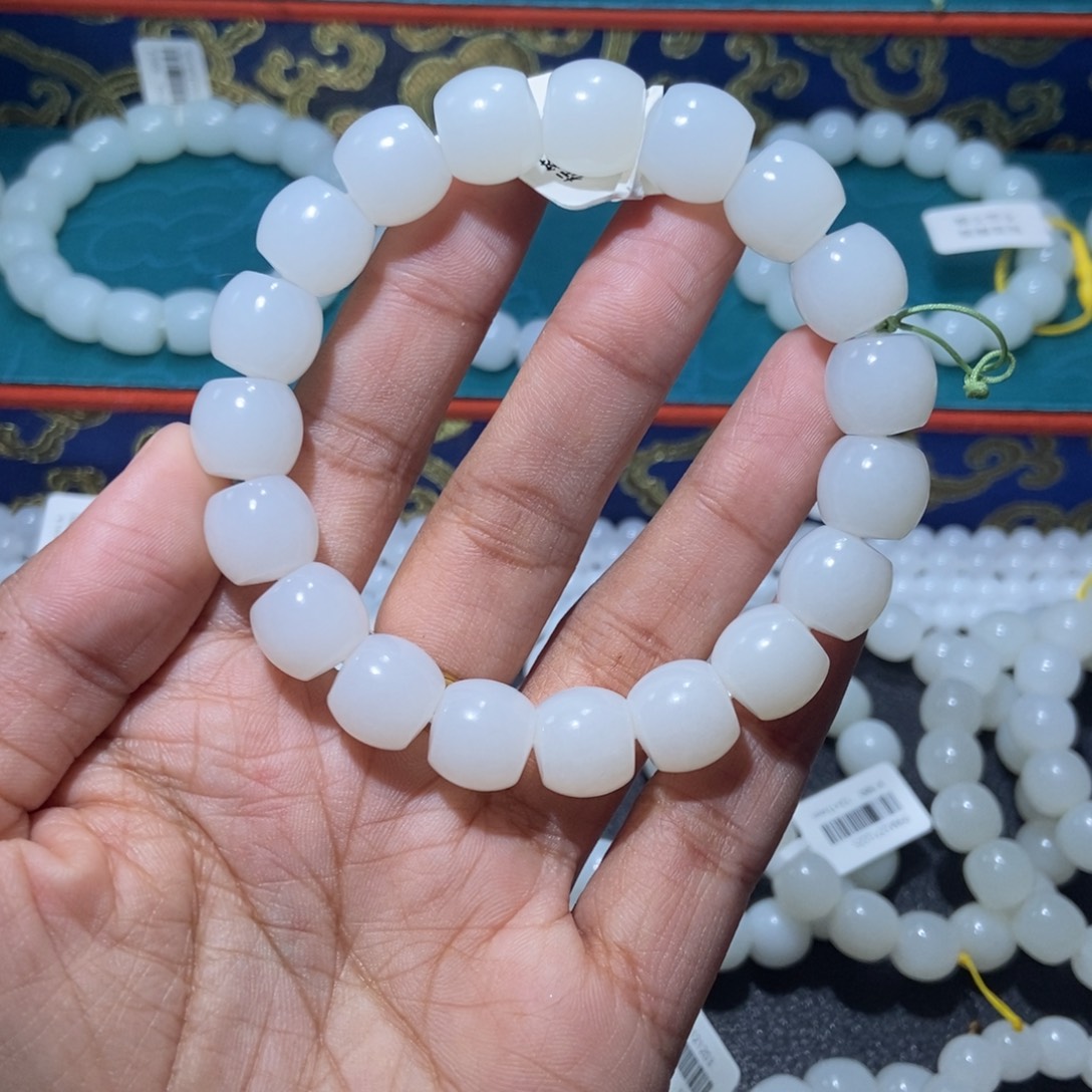 ****方和田玉未镶嵌手串12m直切