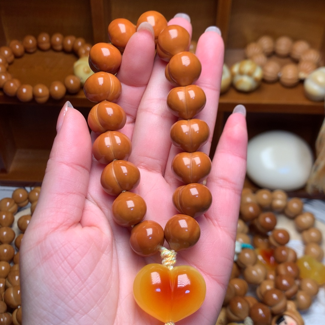 猴头核桃把件15玻璃底屁桃手持爱心