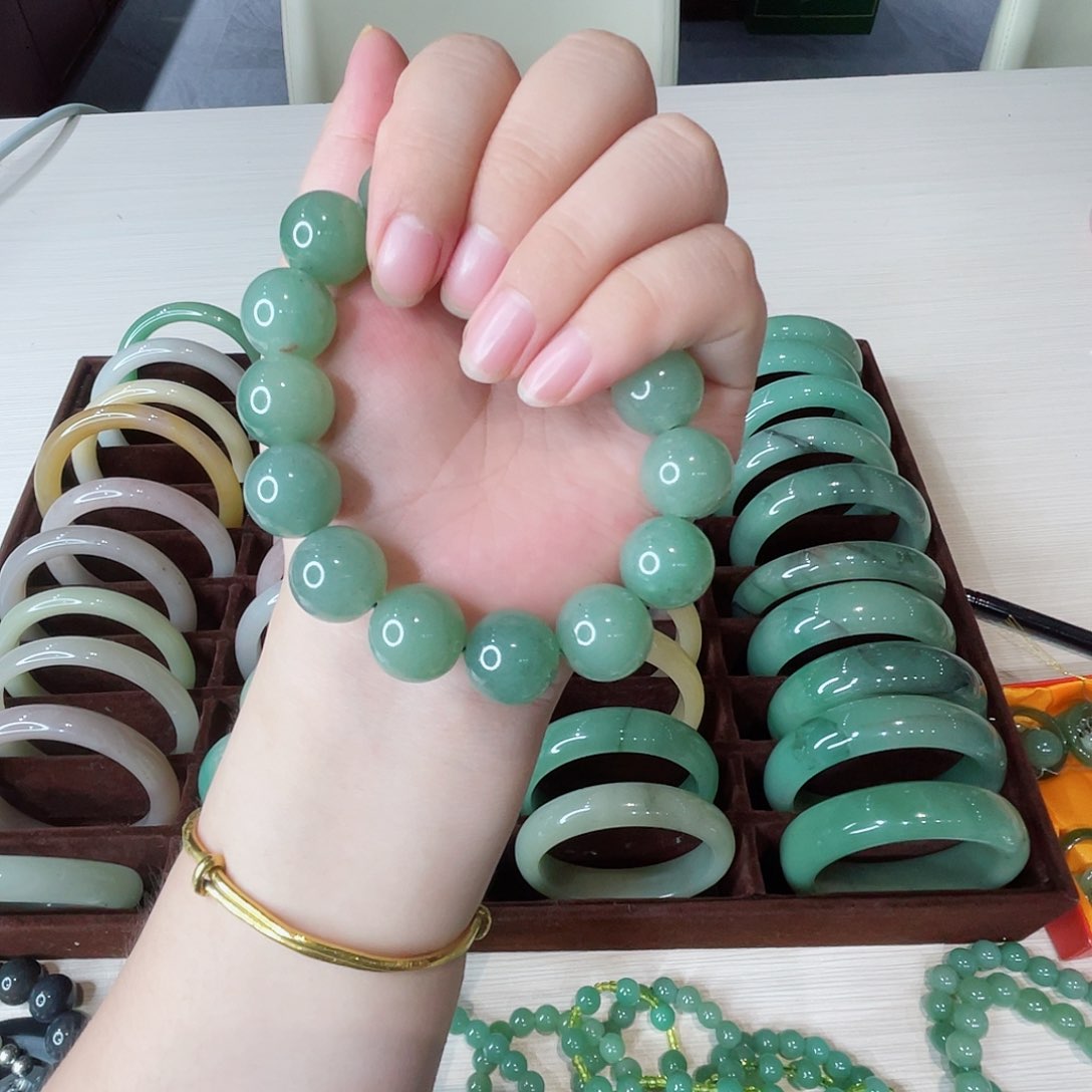 密玉（石英质玉）未镶嵌颈饰静*