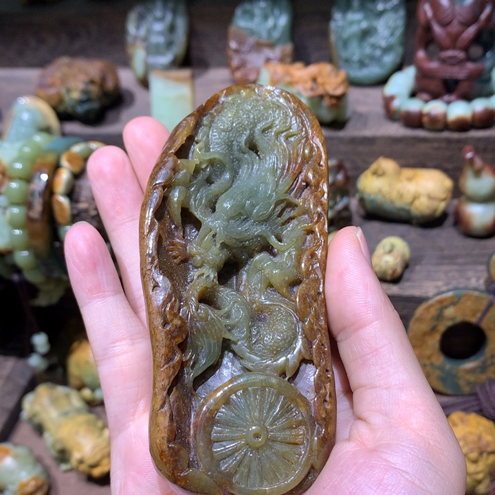 未镶嵌岫岩河磨玉（透闪石质玉）把件