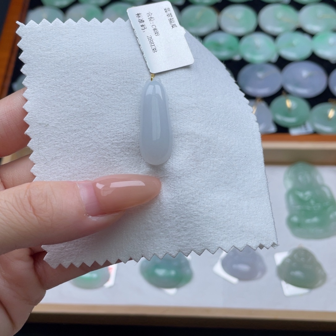 翡翠未镶嵌颈饰福瓜