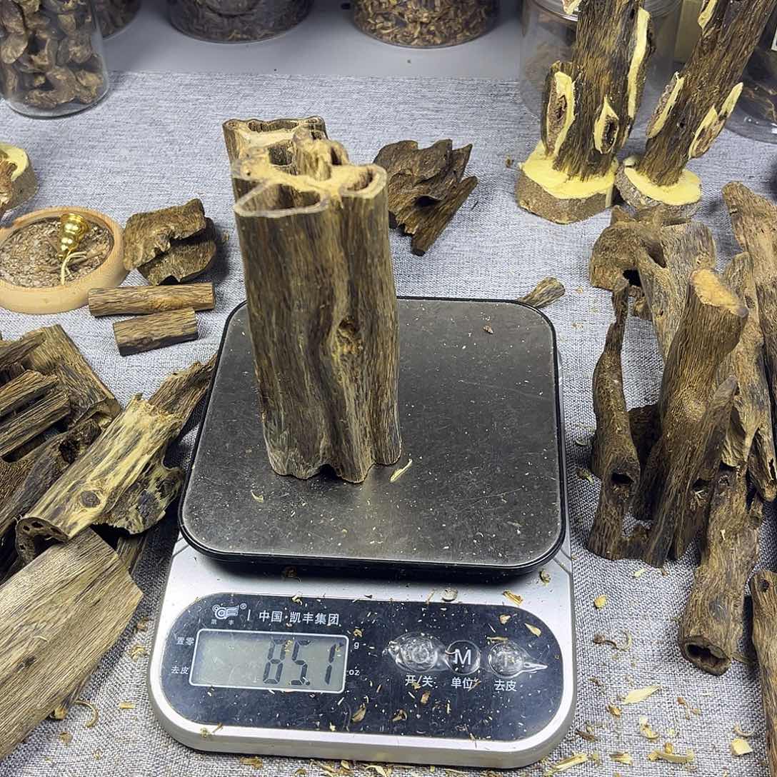 大***.香料奇楠虫漏香132克