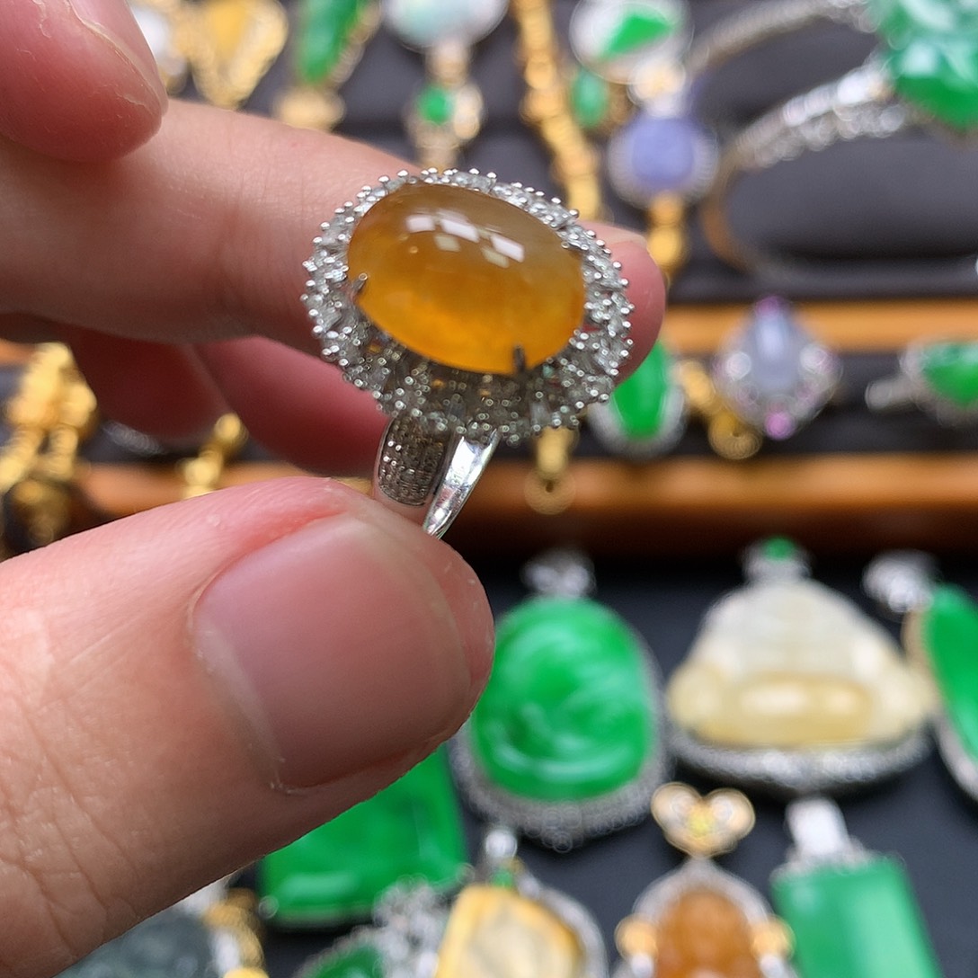 翡翠18K金镶嵌戒指