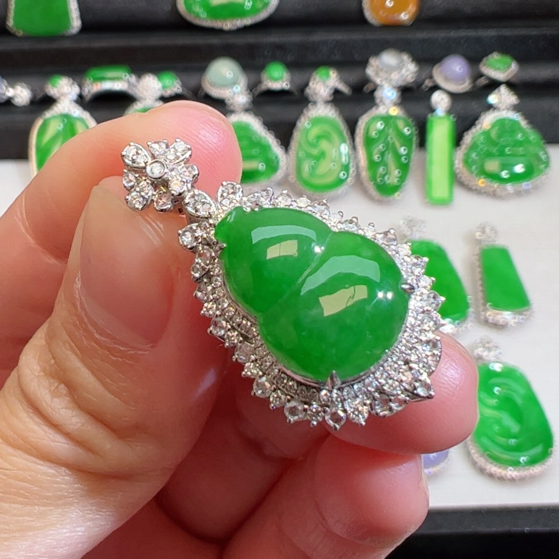 翡翠吊坠(不含链)18K金镶嵌