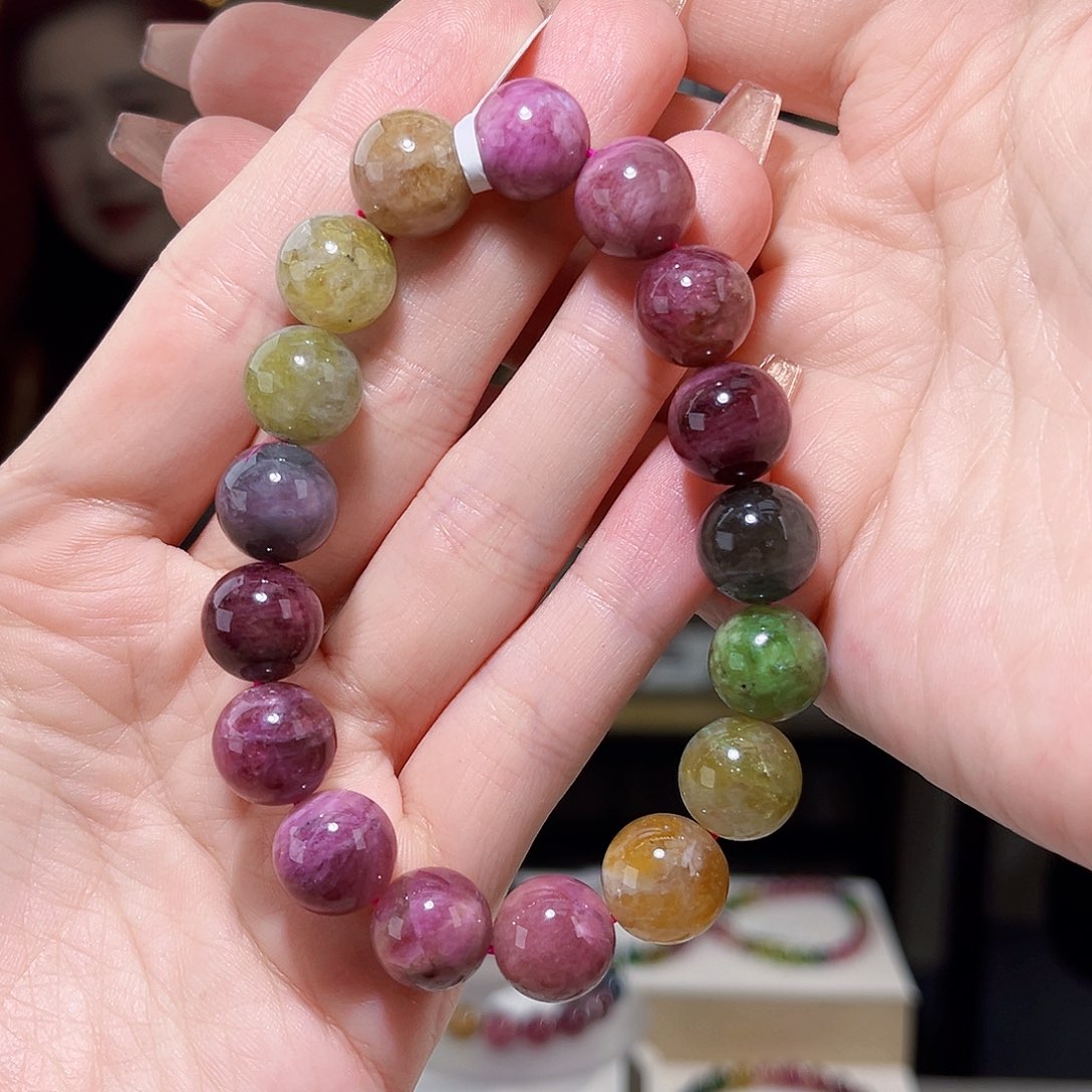 碧玺多样性发一件碧玺未镶嵌