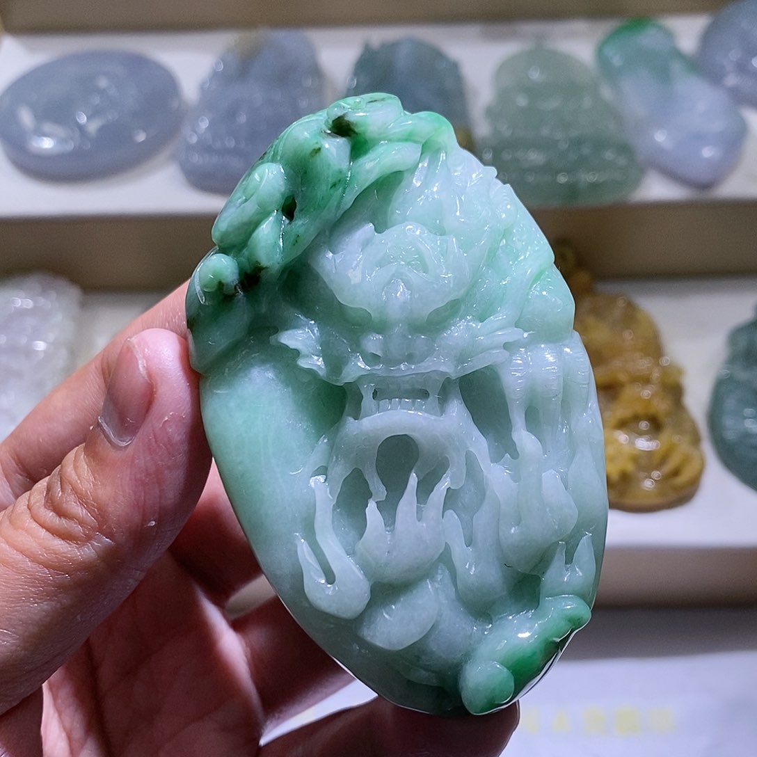 【闪购商品】翡翠颈饰未镶嵌龙牌