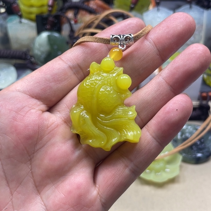 蛇纹石玉未镶嵌颈饰