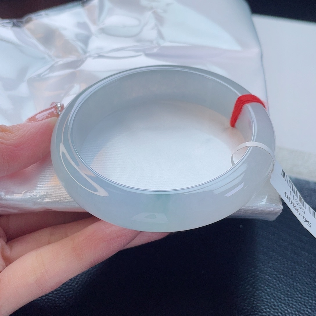 翡翠手镯未镶嵌翡翠