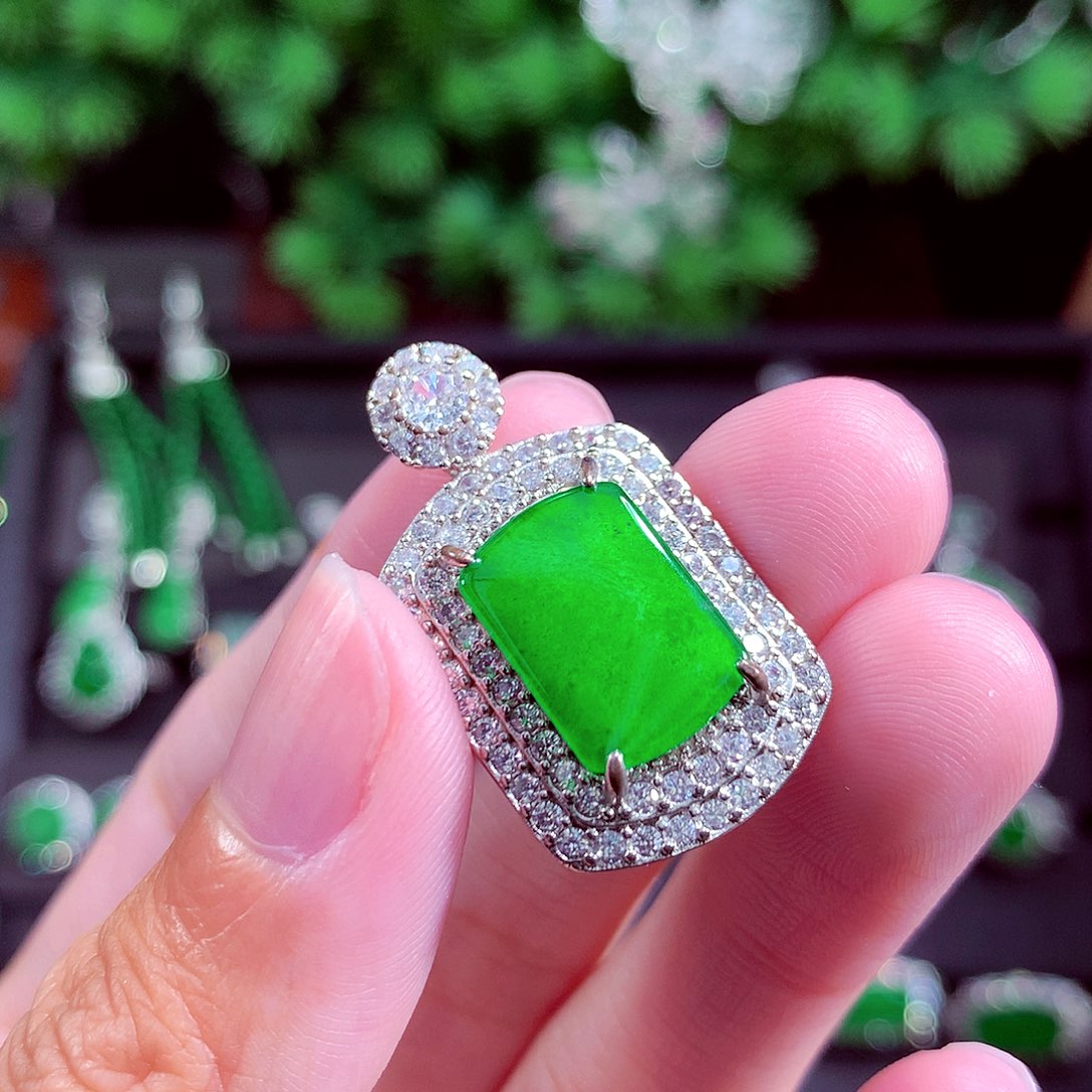 颈饰未镶嵌翡翠天然