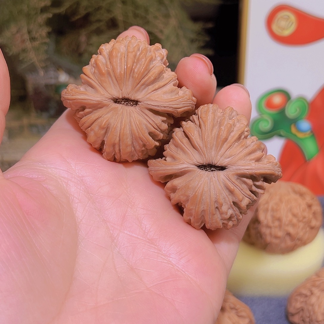 文玩核桃吊坠大**哥汉高楼43