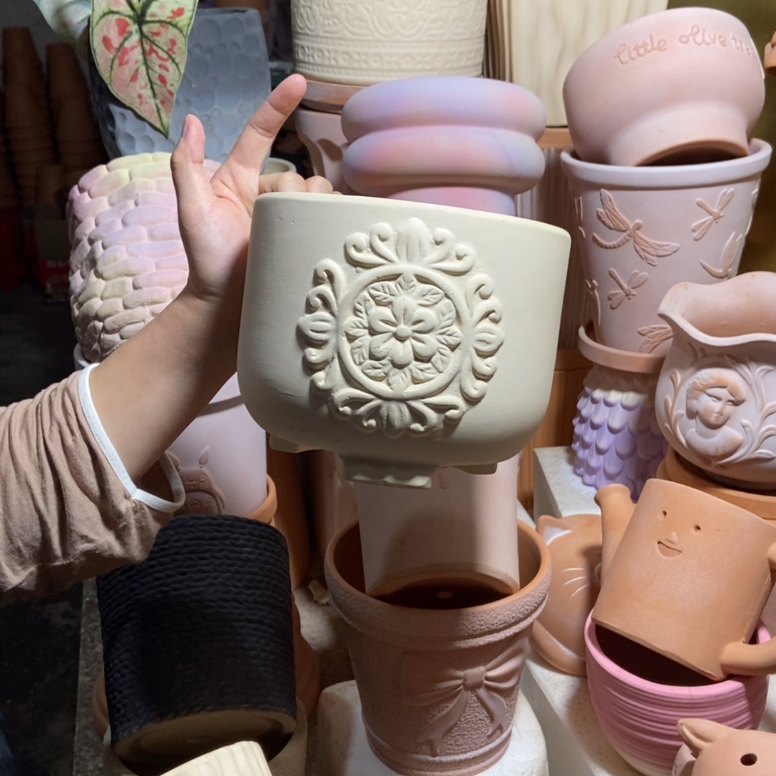 17×13白陶三脚雕花 粗陶1个