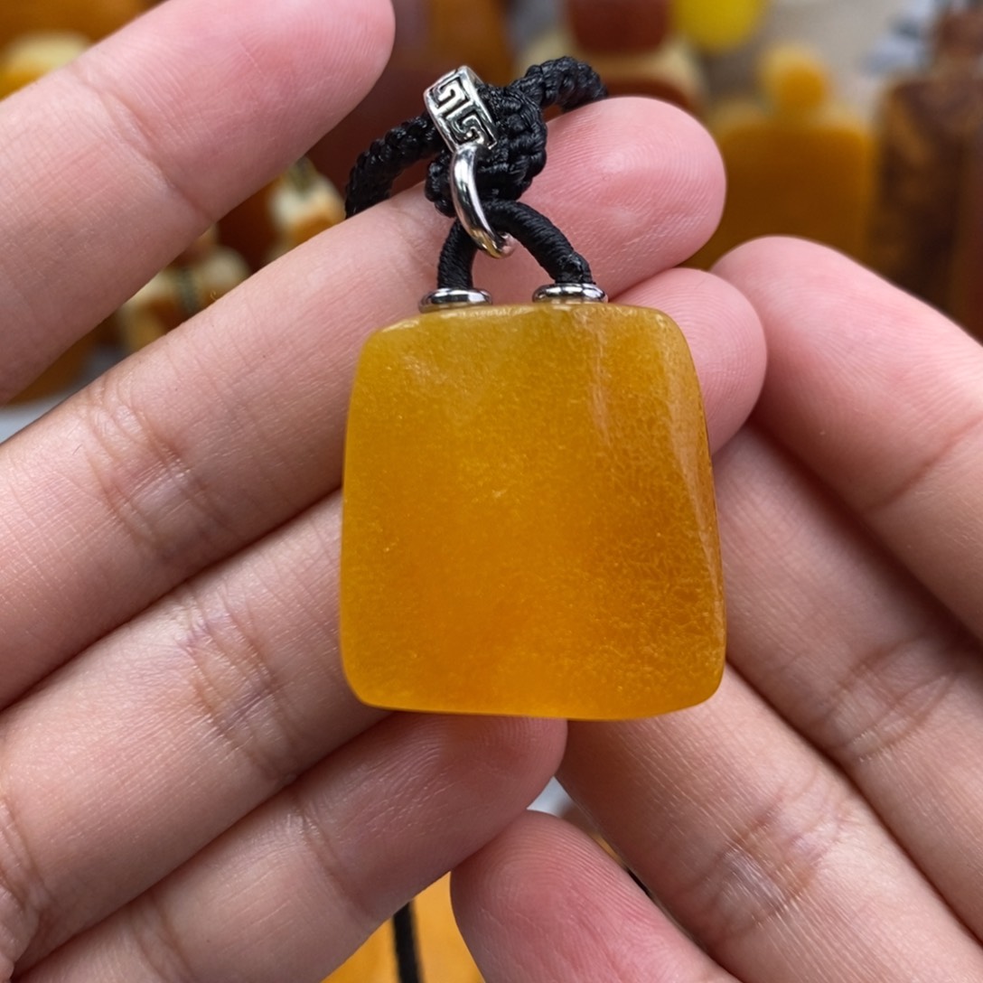 琥珀吊坠(赠链)未镶嵌
