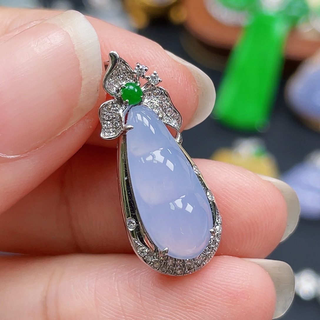 翡翠18K金镶嵌颈饰紫豆子