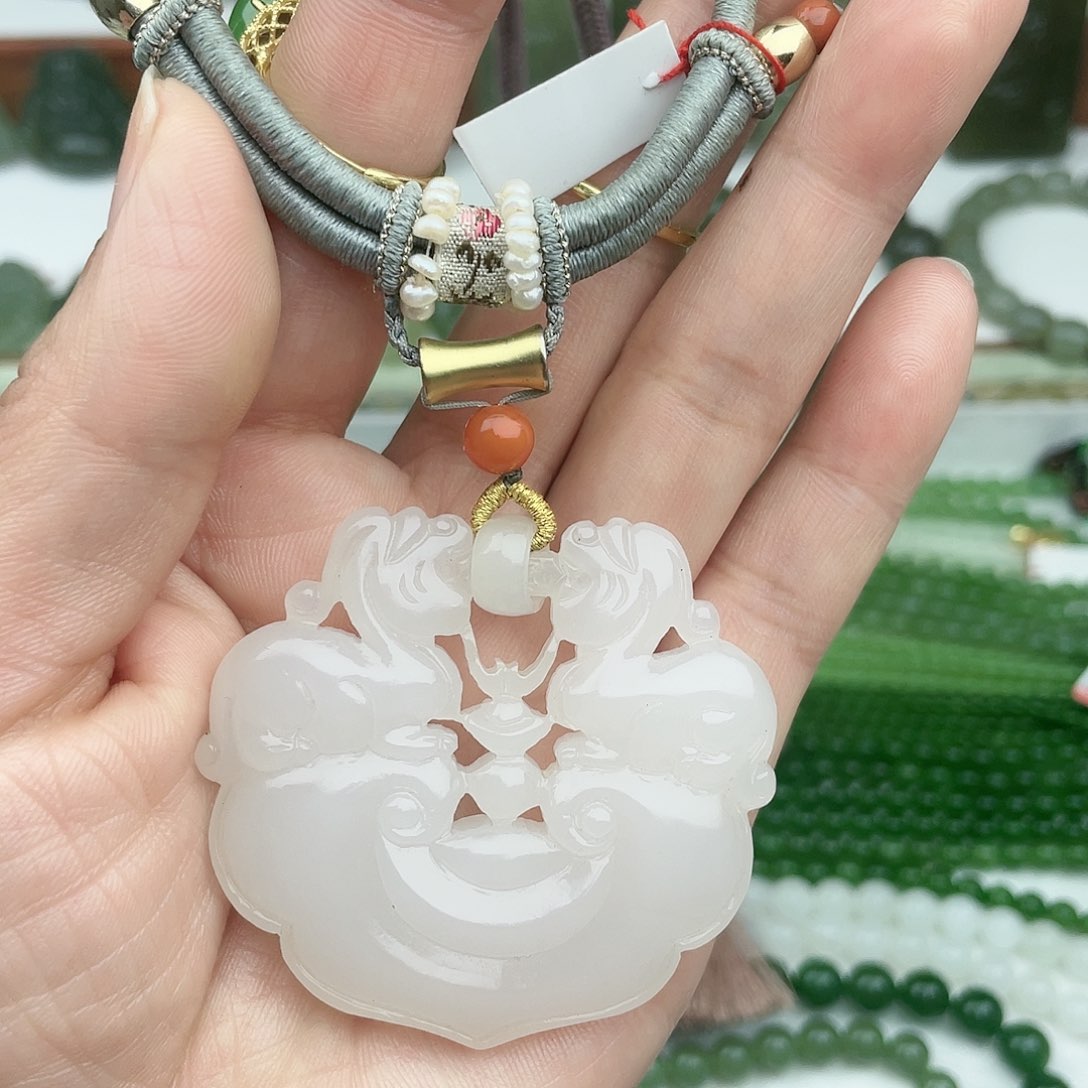 和田玉颈饰足银镶嵌