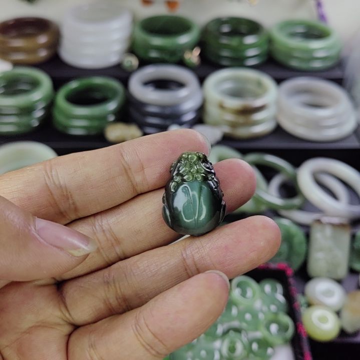 和田玉未镶嵌吊坠(不含链)