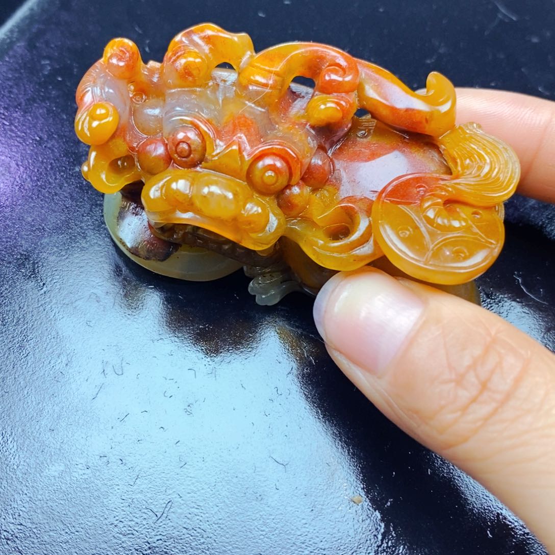 石英质玉（黄龙玉）未镶嵌颈饰