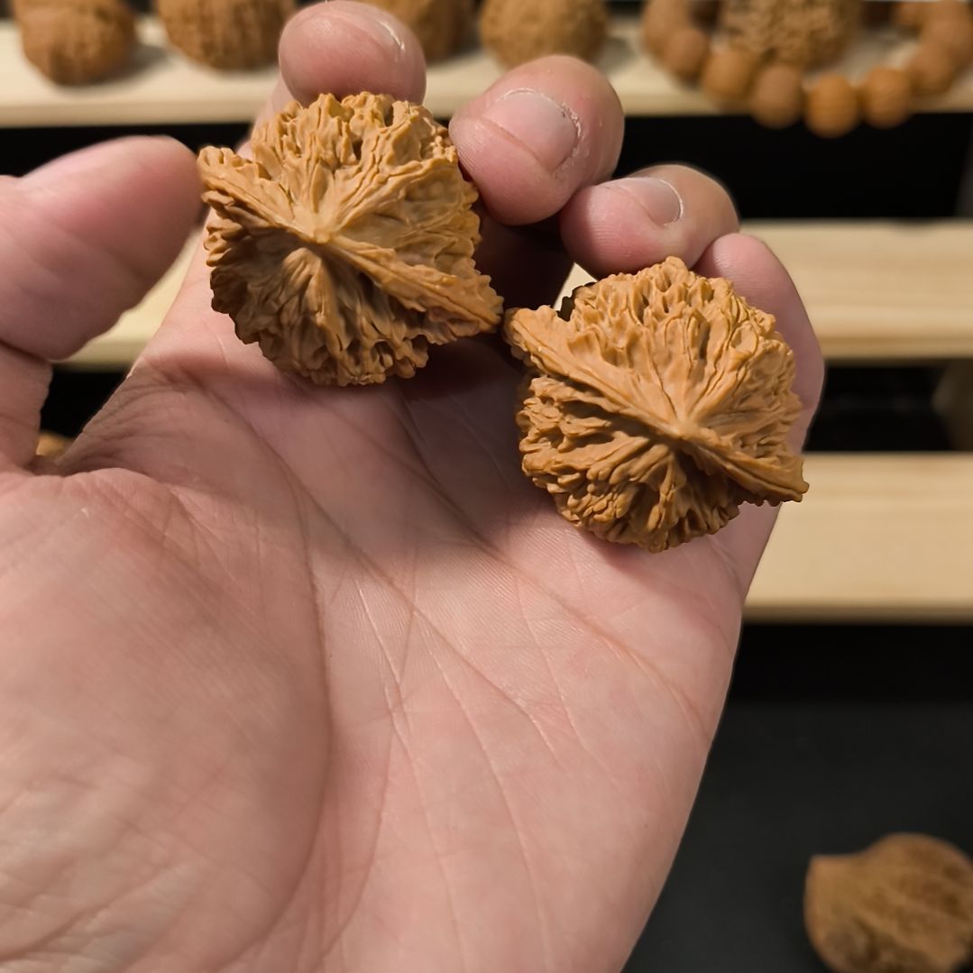 文玩核桃吊坠42盘龙纹