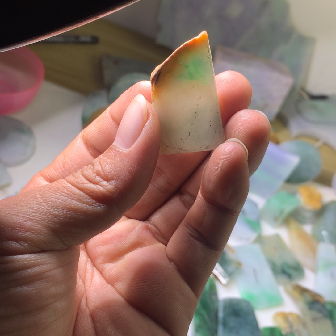 【闪购商品】定制翡翠未镶嵌天然翡翠原石吊坠