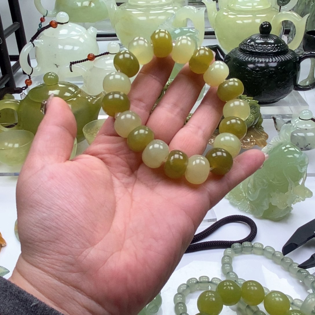 蛇纹石玉壶未镶嵌