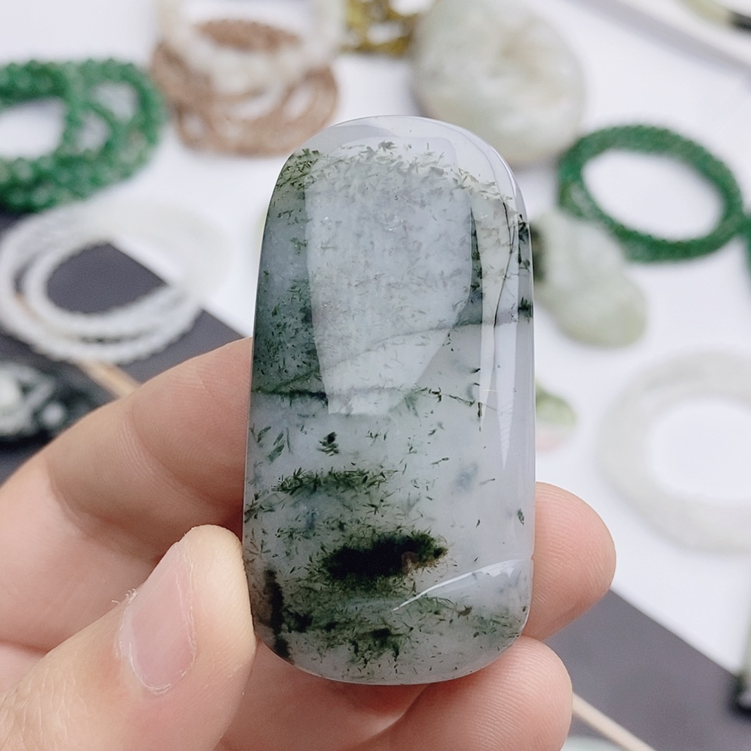 用***3独山玉未镶嵌颈饰