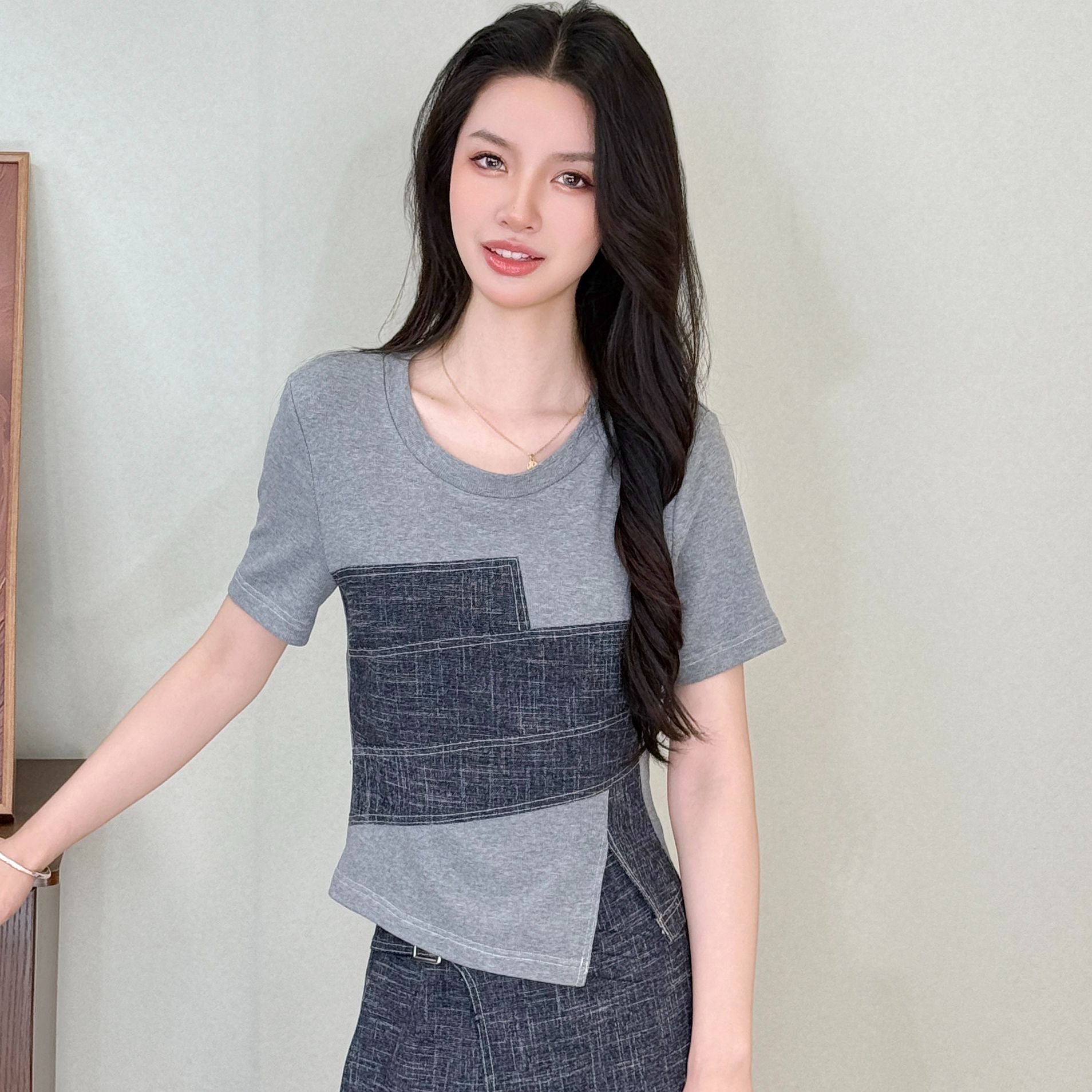 蔡小姐牛仔拼接短袖T恤2025夏新款女收腰显瘦遮肚子上衣时尚百搭
