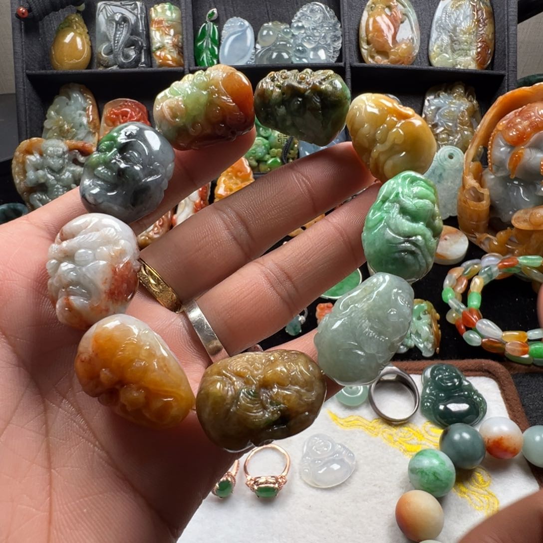 翡翠戒指未镶嵌顾*