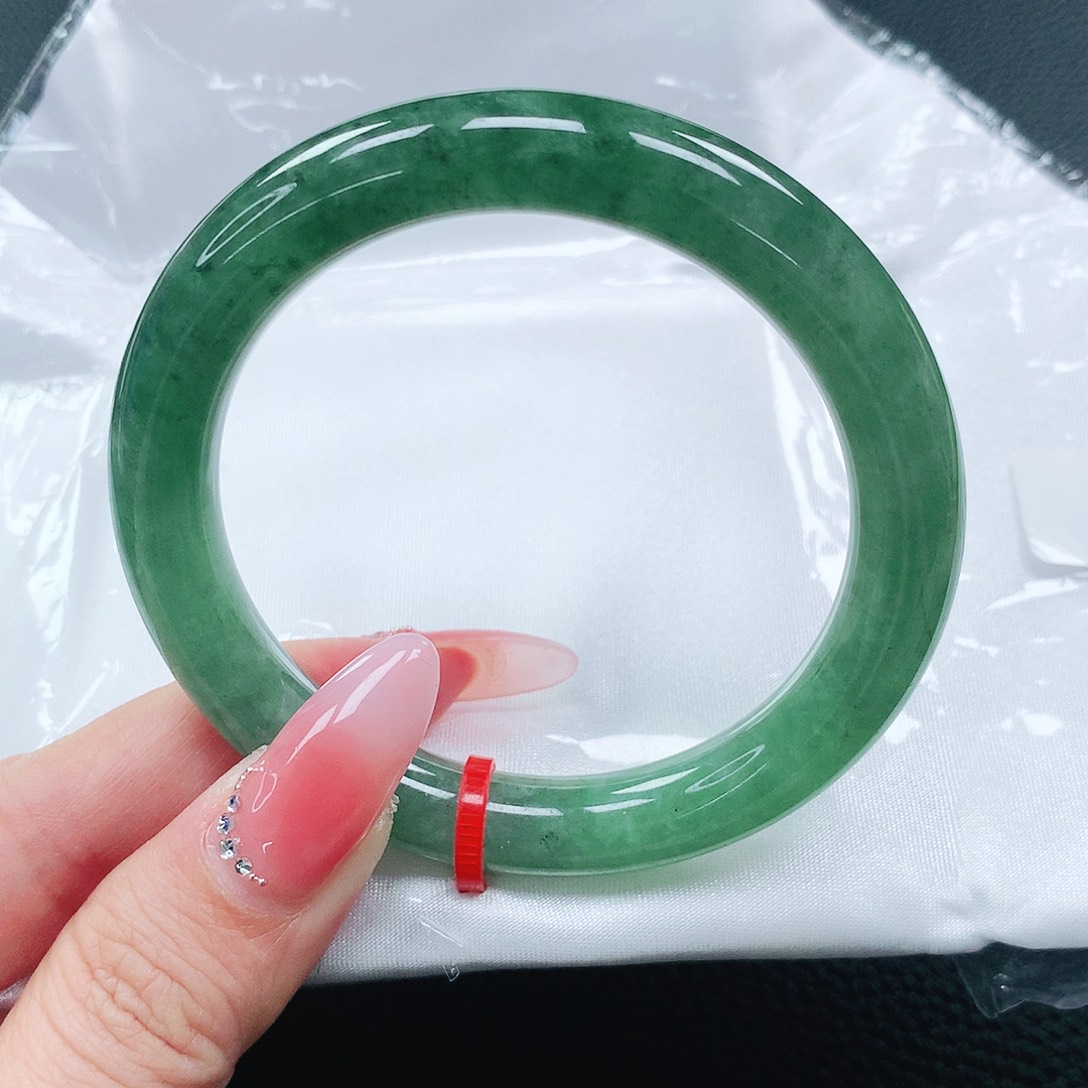 翡翠手镯未镶嵌52圈