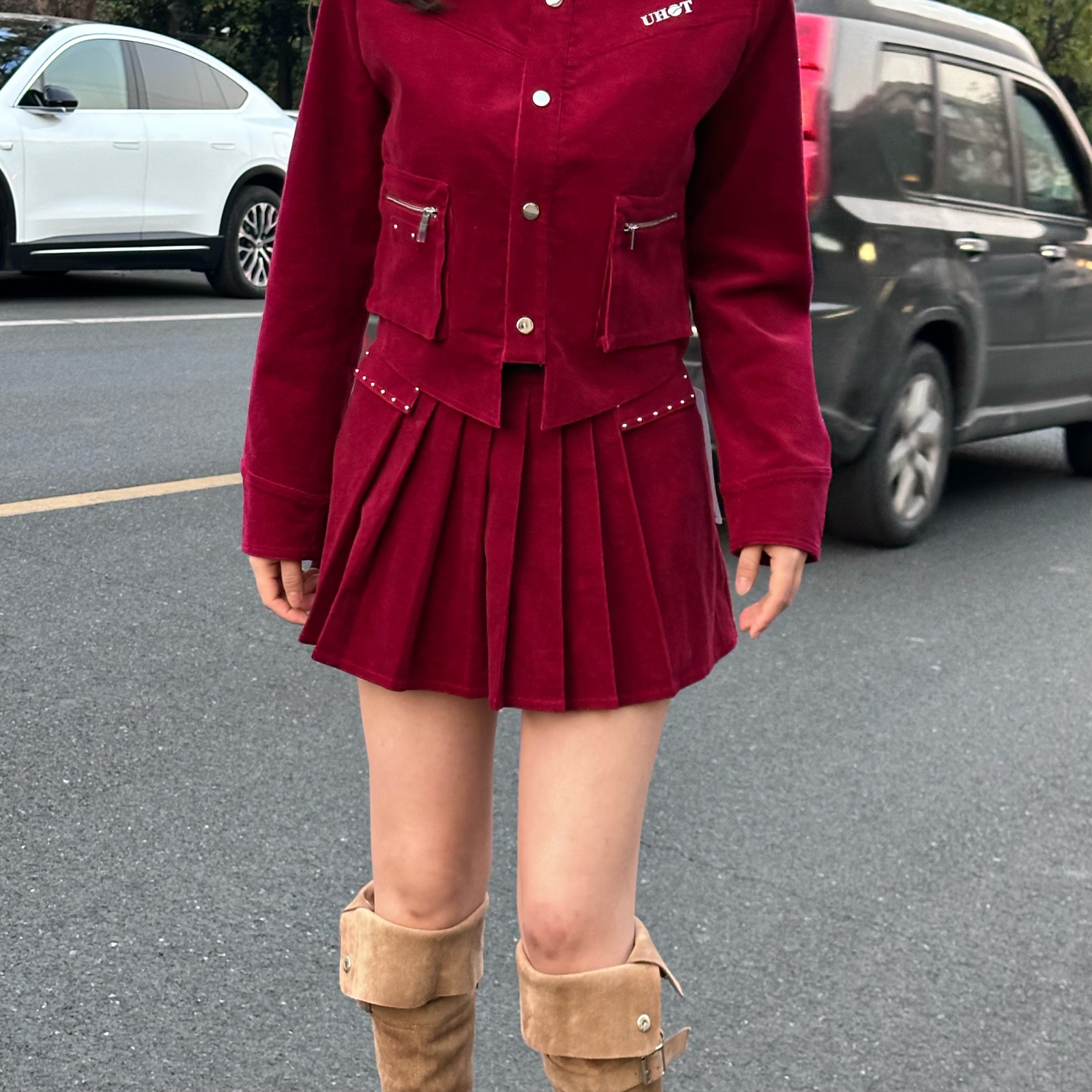 UHOT/诱货节日红A字高腰秋冬百褶半身短裙酷帅个性新款UWWW1Q701M