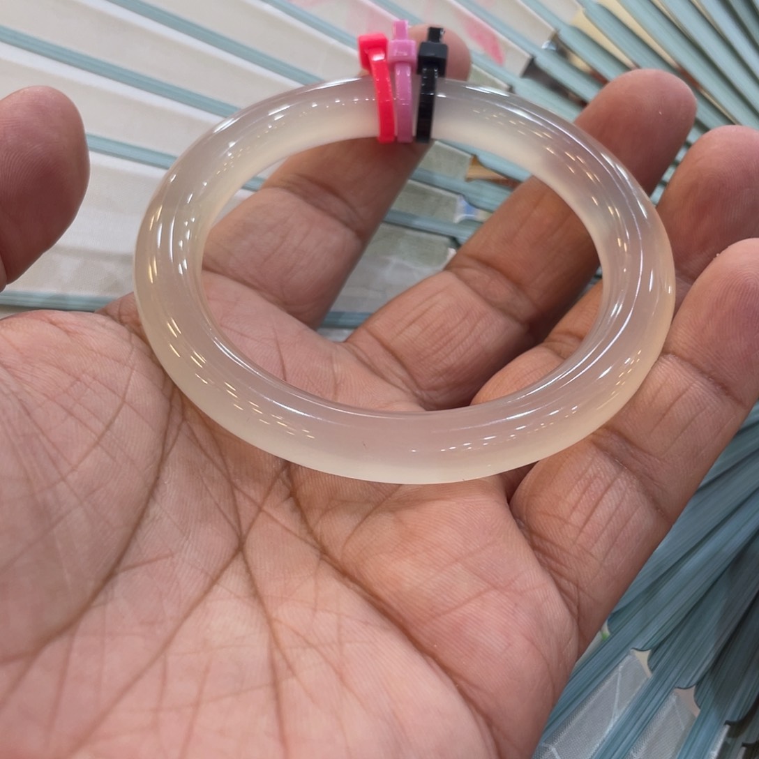 玛瑙/玉髓手镯未镶嵌琳*