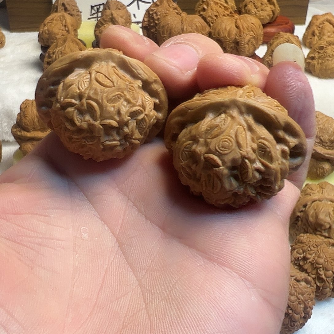 核桃宫灯雕刻题材