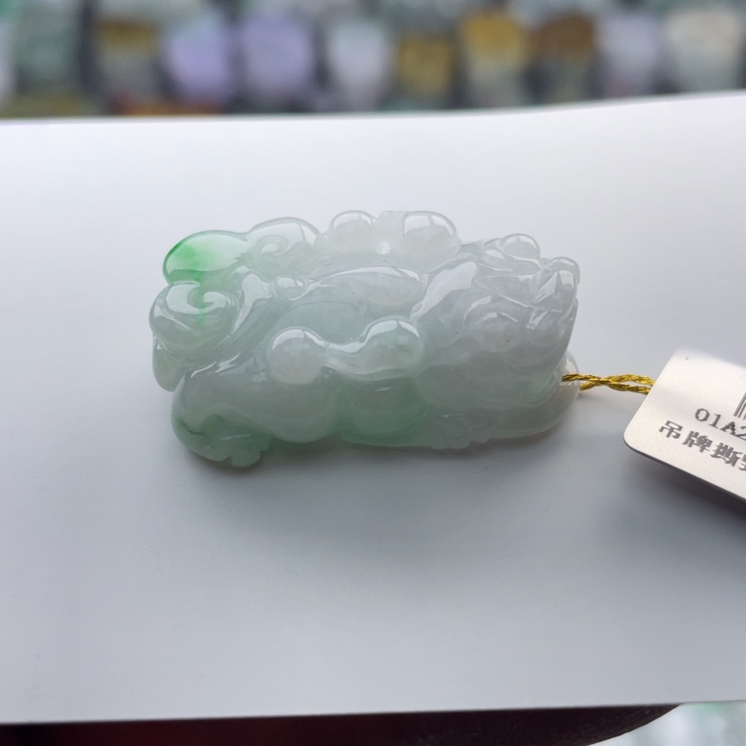 翡翠未镶嵌颈饰貔貅