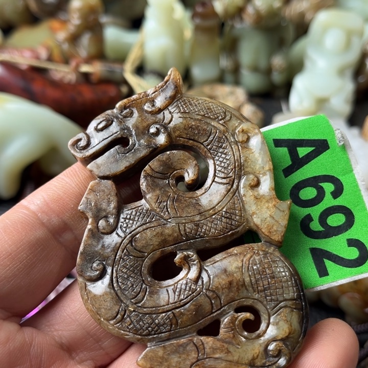 和田玉颈饰未镶嵌