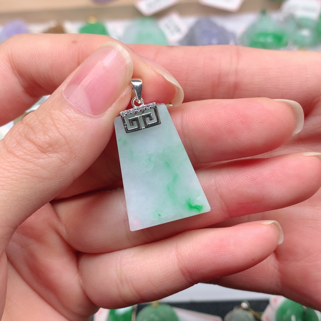 吊坠(不含链)未镶嵌翡翠