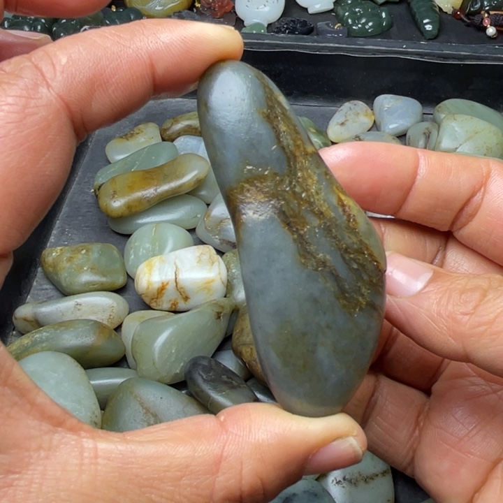 和田玉未镶嵌珠宝半成品