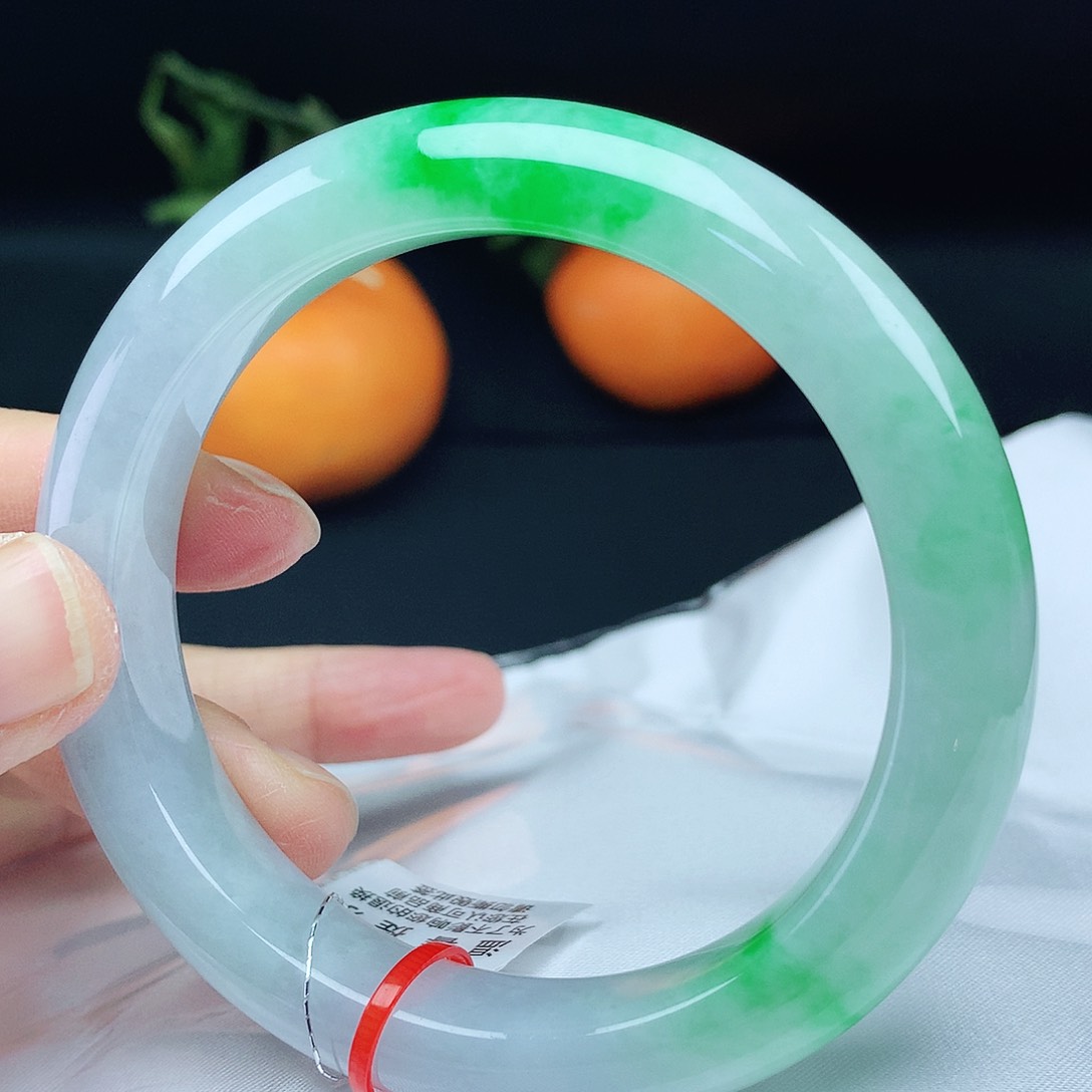 翡翠手镯未镶嵌59圈