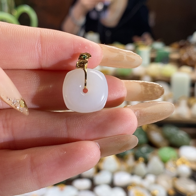 【闪购商品】和田玉吊坠18K金镶嵌